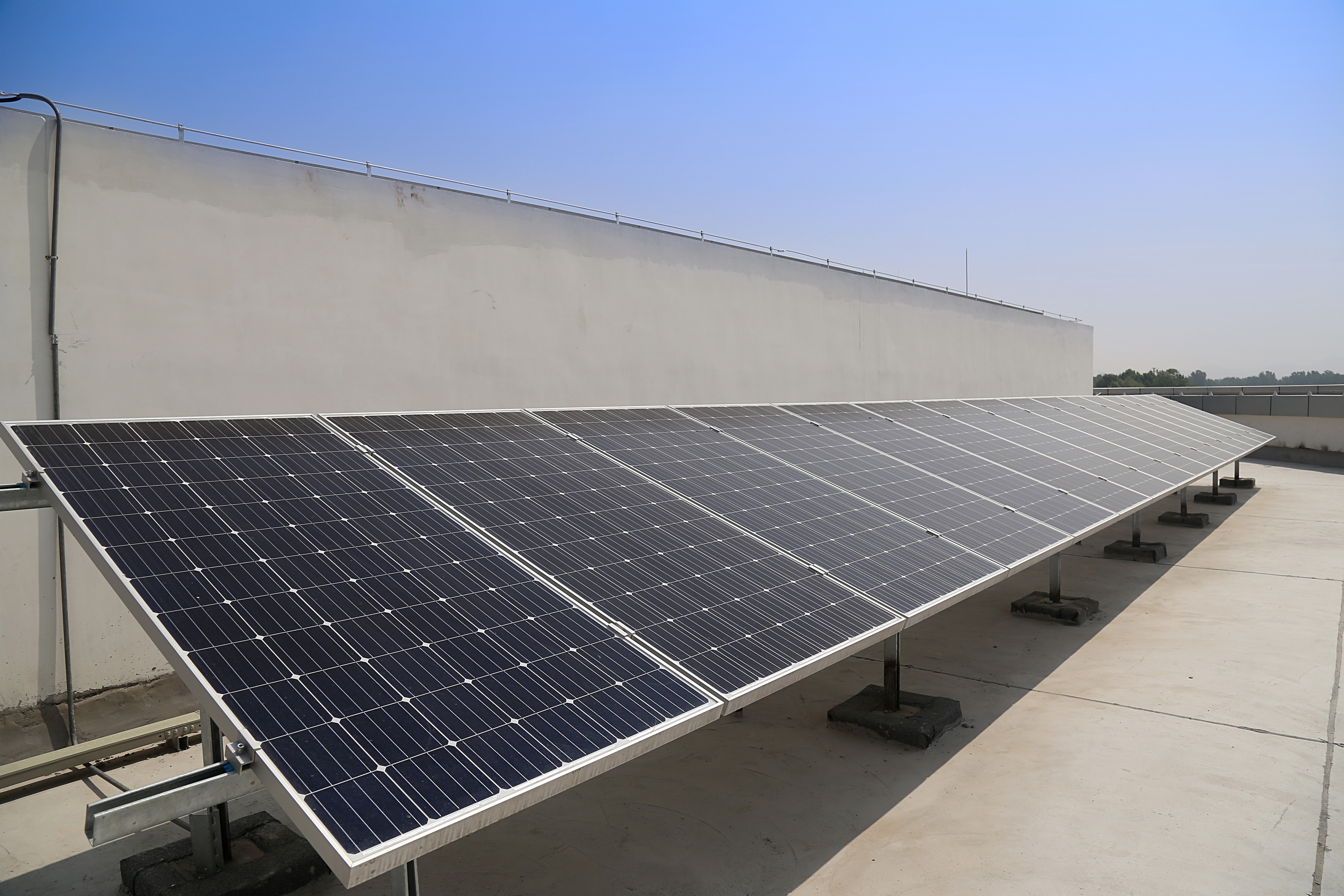 Commercial rooftop solar photovoltaic system